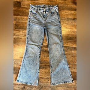 American Eagle LIKE NEW size 10 reg. Super hi-rise Flare jeans.